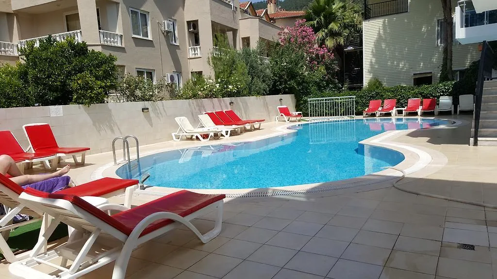 Tolan Apartments İçmeler 3*,